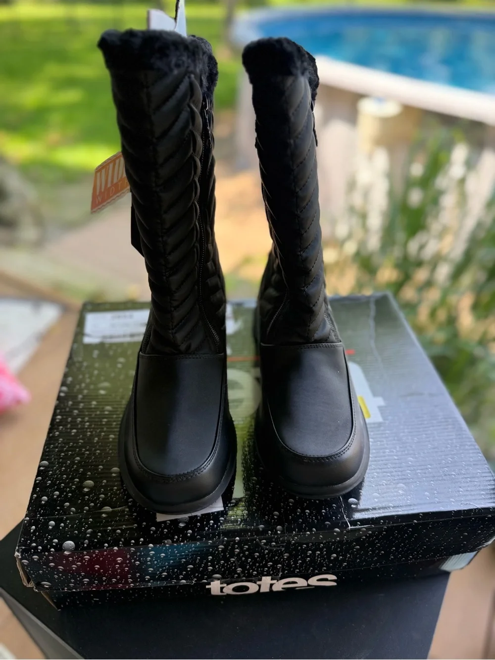 totes water resistant